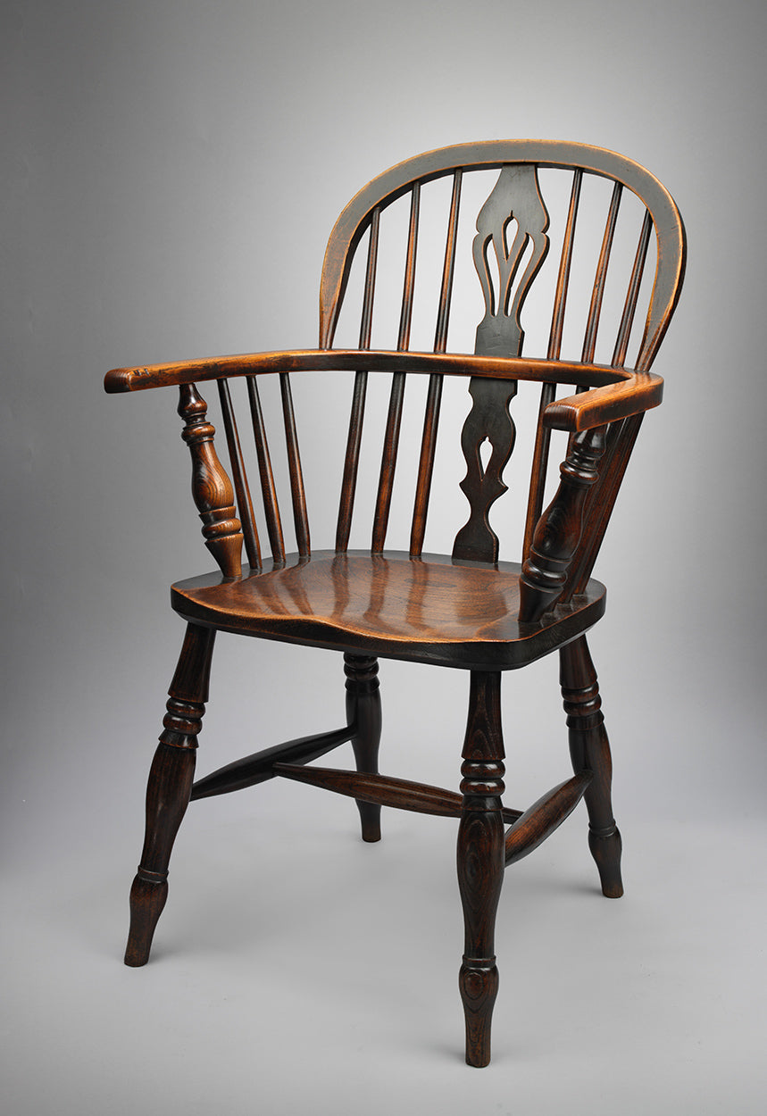 Classic Bow and Splat Back Windsor Chair