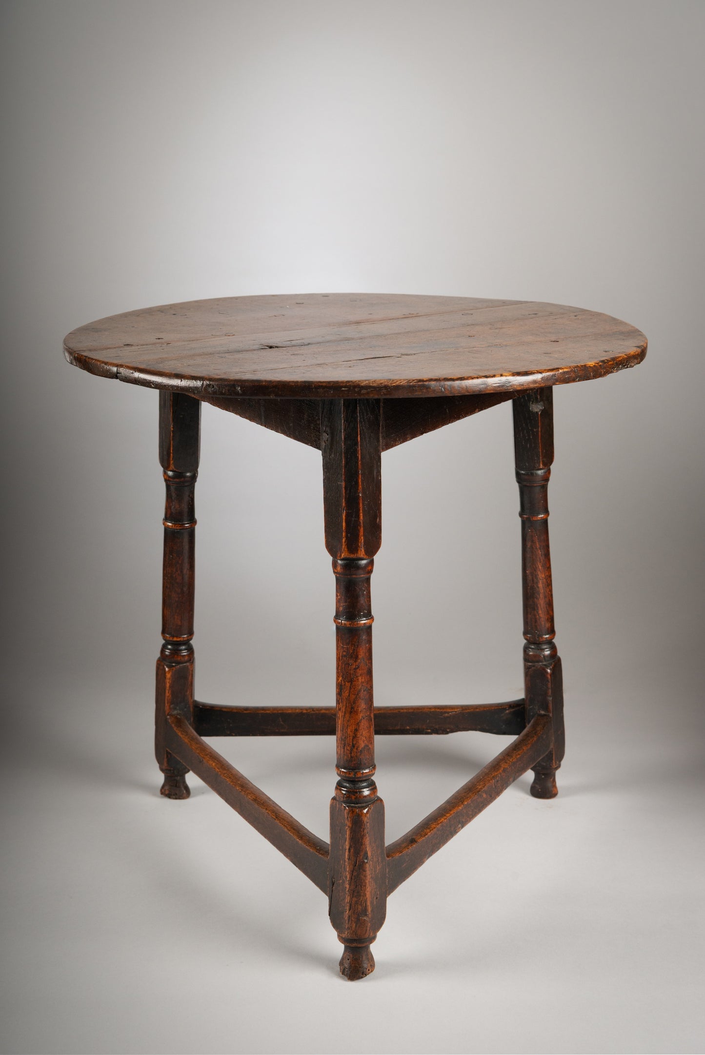 Early Turned Leg Tavern Cricket Table