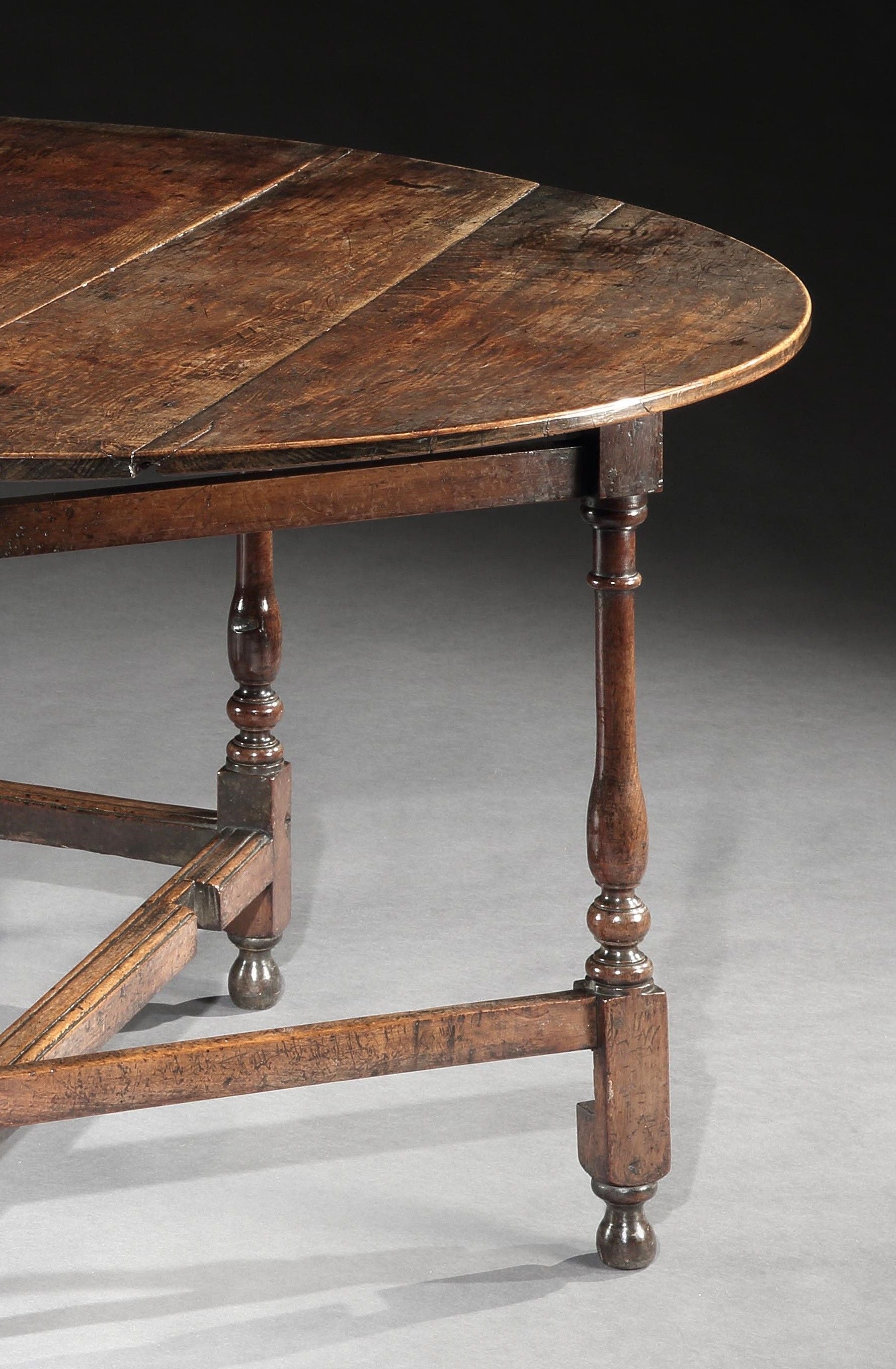 Exceptional Queen Anne Period Oval Table