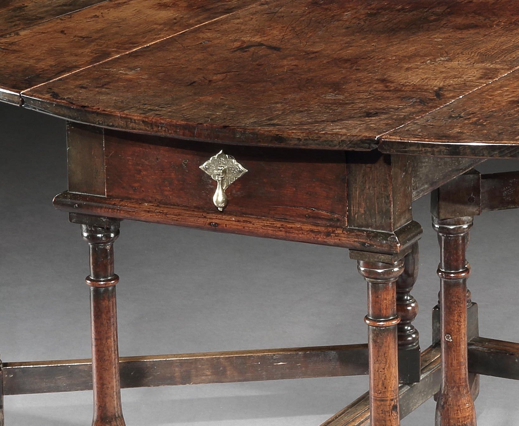Exceptional Queen Anne Period Oval Table