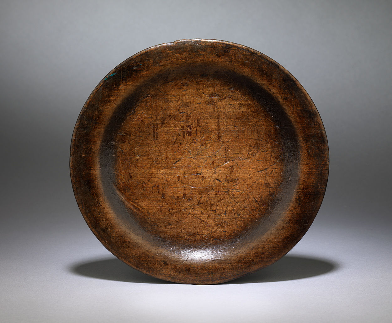 Fine Early Platter of Classic Dish Form – Robert Young Antiques
