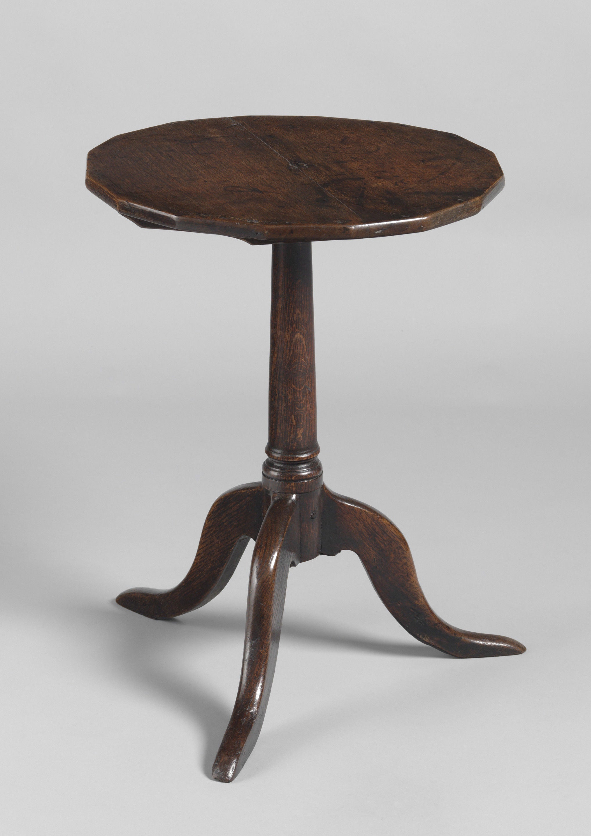 Georgian Tripod Wine Table With A Hexadecagonal Shaped Top