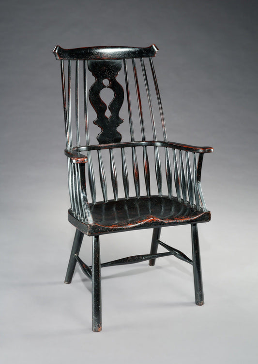 Fine Saddle Seated Comb and Splat Back Windsor Armchair